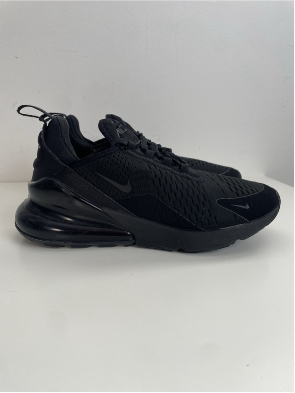 Nike Air Max 270 Women’s Size 9 Triple Black Running Shoes Walking Sneakers